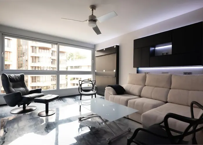 La Farola - Luxury Domotic Flat In Puerto Deportivo شقة